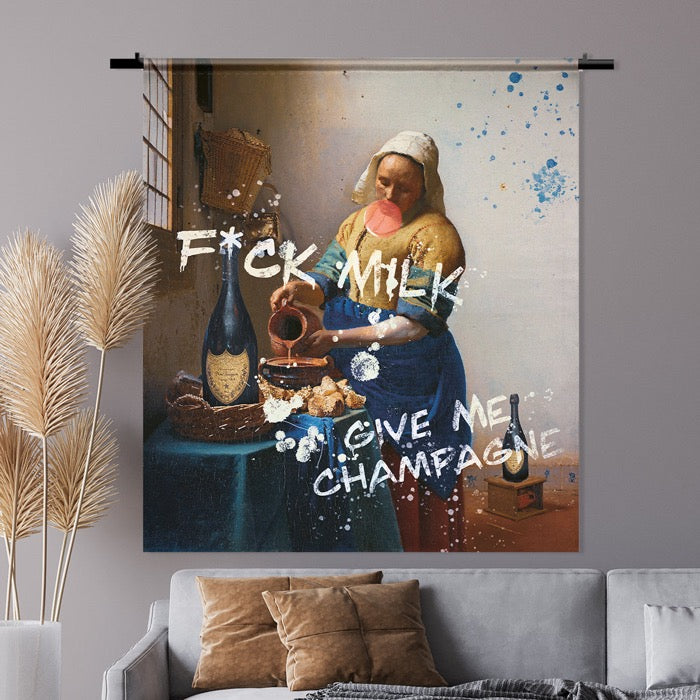 Wandkleed Het Melkmeisje F*ck Milk – Melkmeisje met champagne