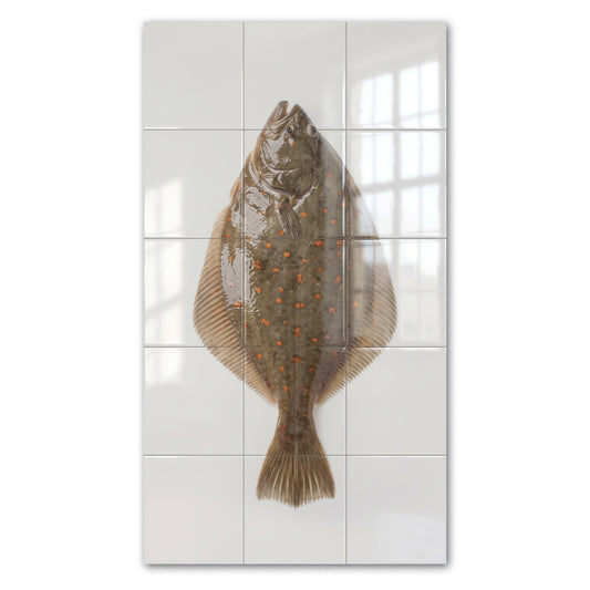Tegeltableau Schol, platvis met oranje stippen op witte tegels