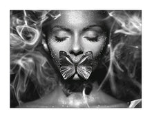 Afbeelding in Gallery-weergave laden, Schilderij - Butterfly Woman Smoke
