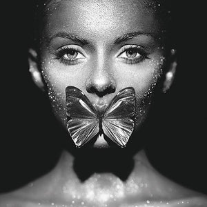 Schilderij-Butterfly Woman-PosterGuru