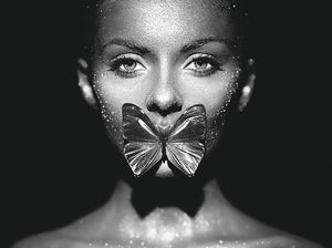 Schilderij-Butterfly Woman-PosterGuru