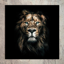 Afbeelding in Gallery-weergave laden, Schilderij-Dark Lion-PosterGuru
