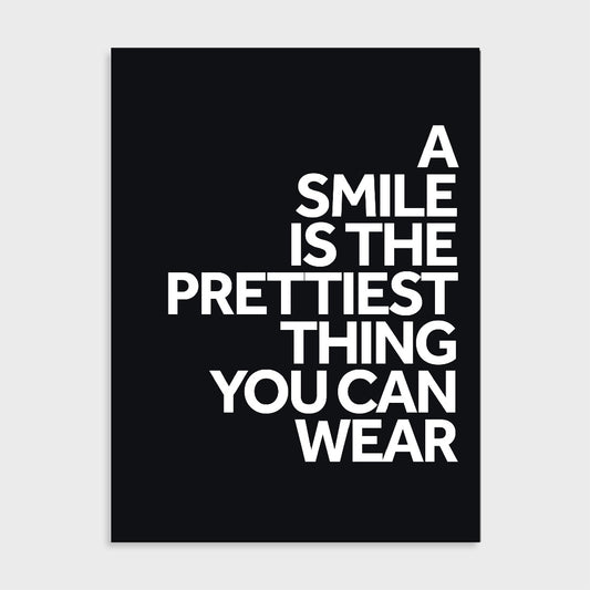 Tekstposter A smile is the prettiest thing you can wear (Dark)