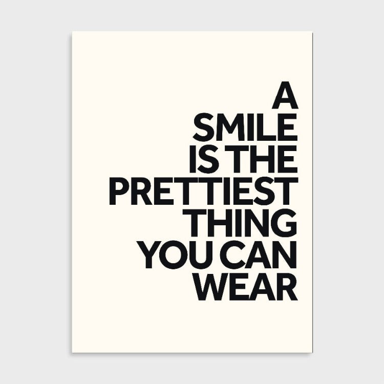 Tekstposter A smile is the prettiest thing you can wear in beige tinten