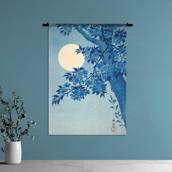 Wandkleed Blossoming Cherry on a Moonlit Night – kersenbloesem bij maanlicht