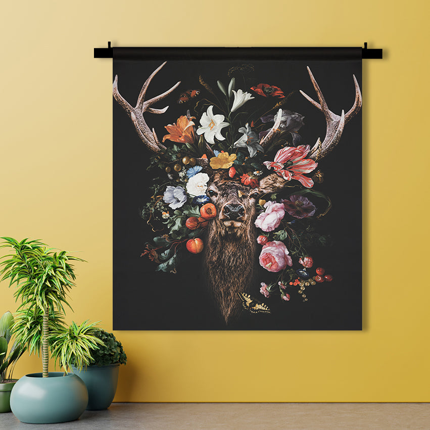 Wandkleed Stil leven Hert met Bloemen in een woonkamer